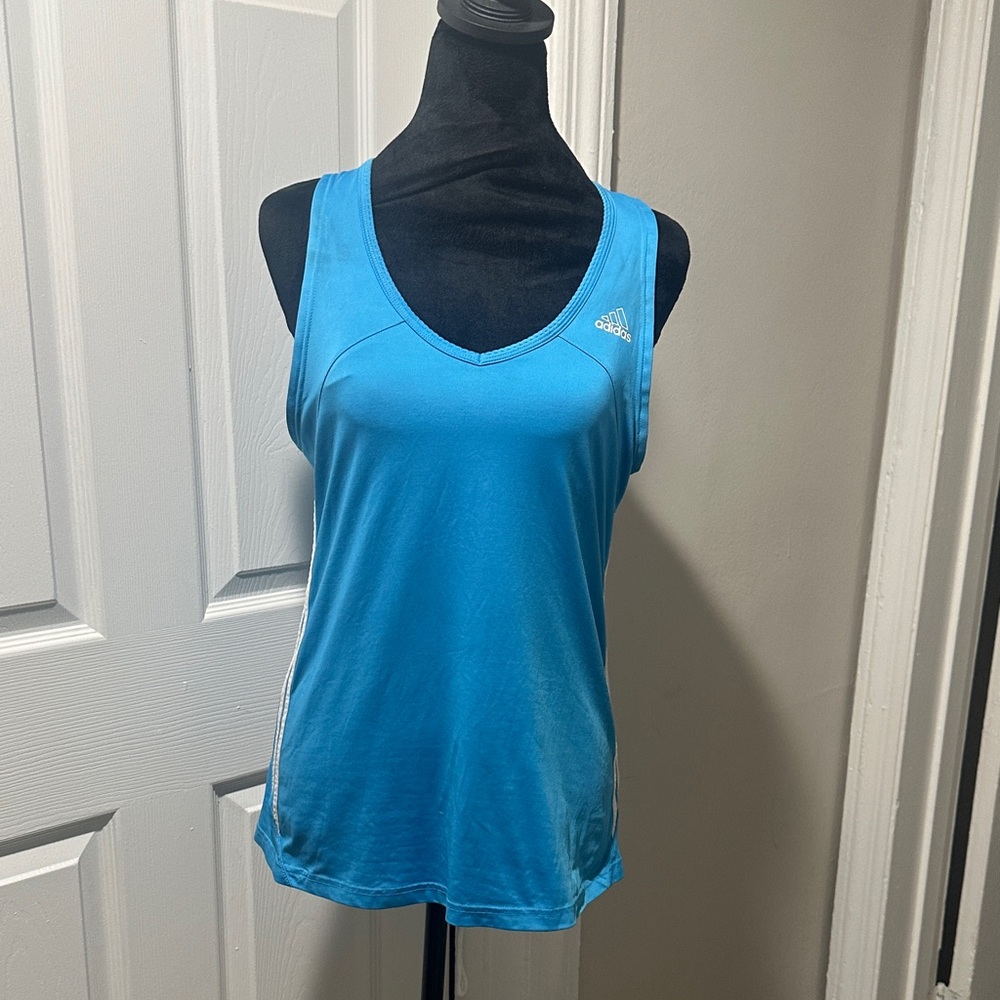 💙Women’s Adidas Top💙